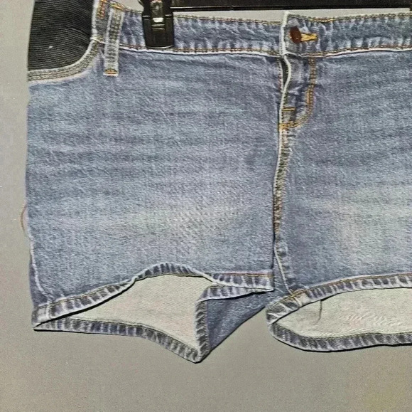 Ingrid and Isabel Womans Maternity Midi Shorts Size 6 - Picture 2 of 8